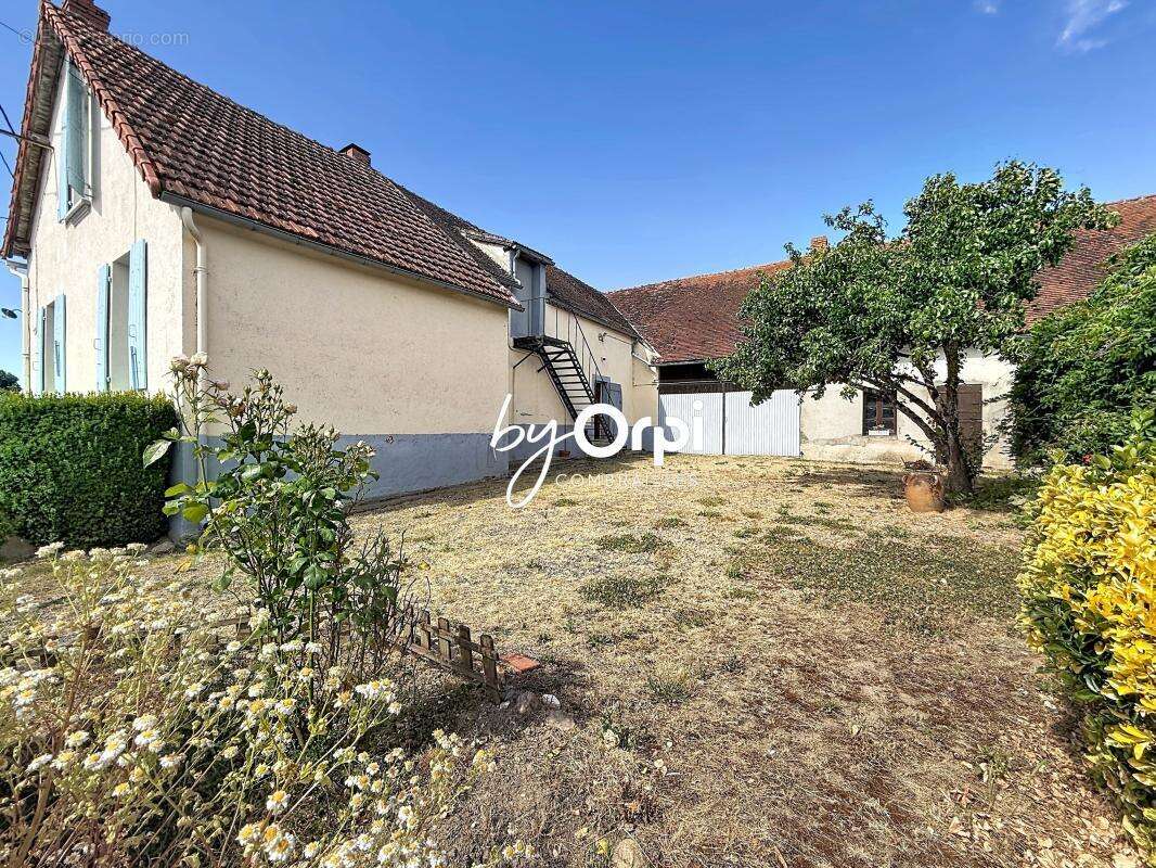 Maison à LOUROUX-DE-BOUBLE