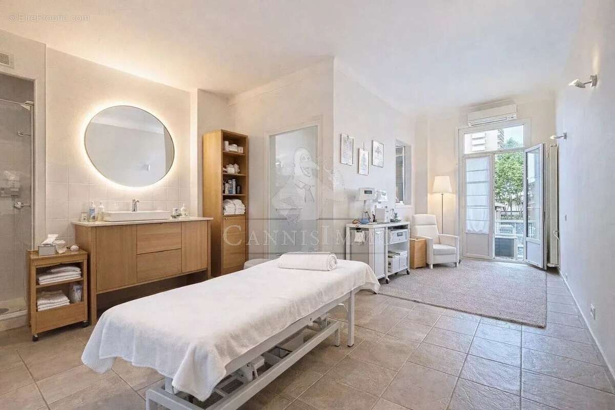 Commerce à SAINT-RAPHAEL