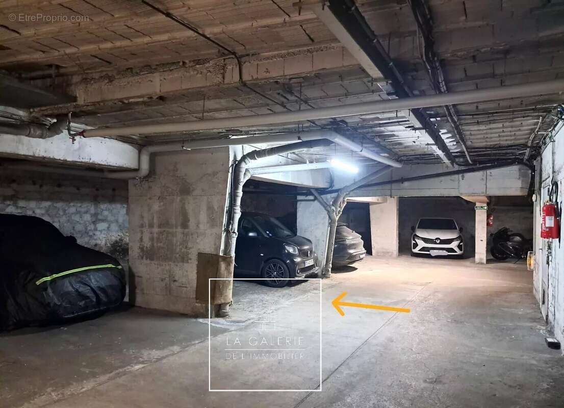 Parking à PARIS-16E