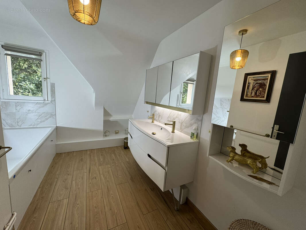 Maison à EQUEMAUVILLE