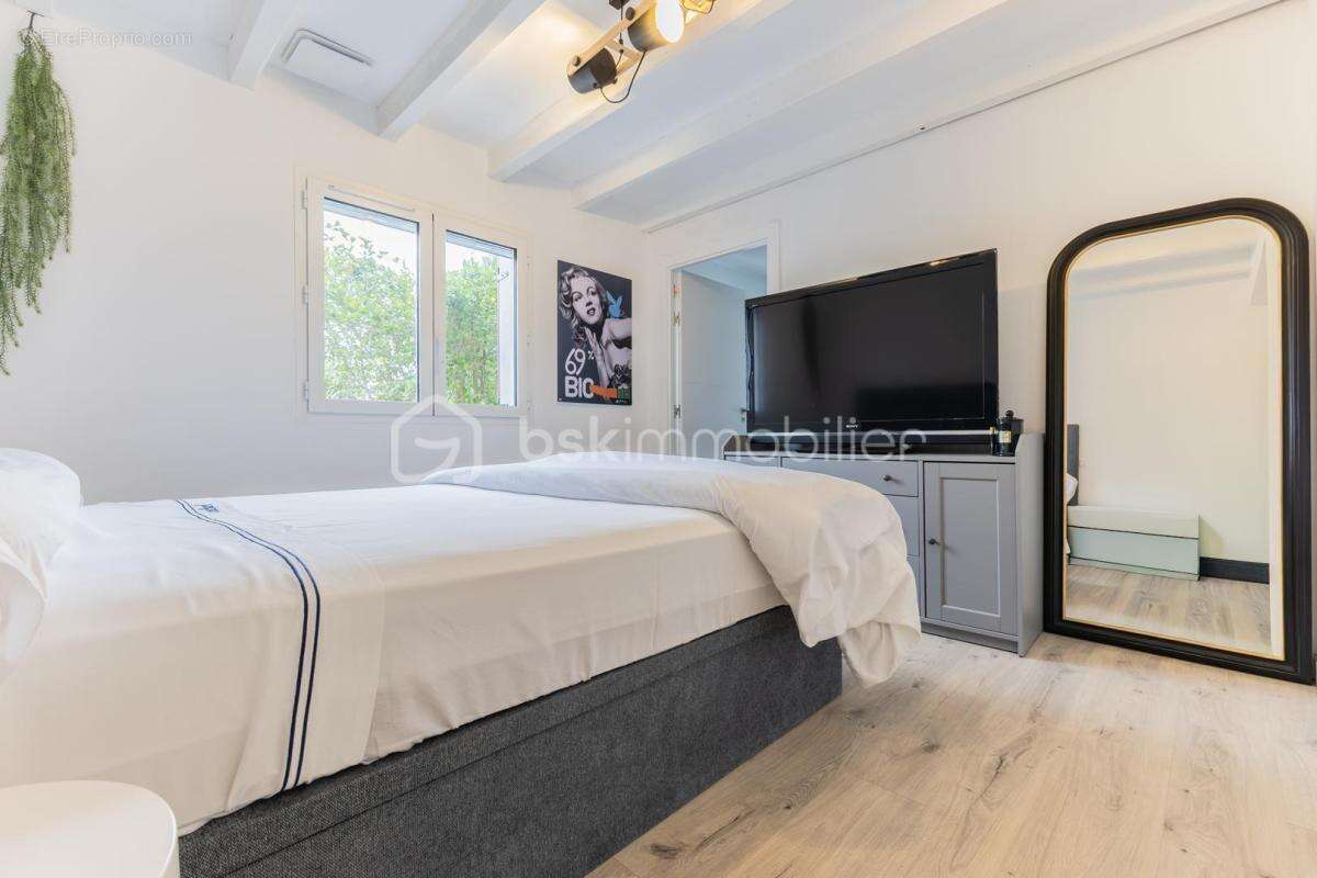BIARRITZ – Élégante villa familiale rénovée 5 chambres - jardin ombragé  et jacuzzi - photo 10