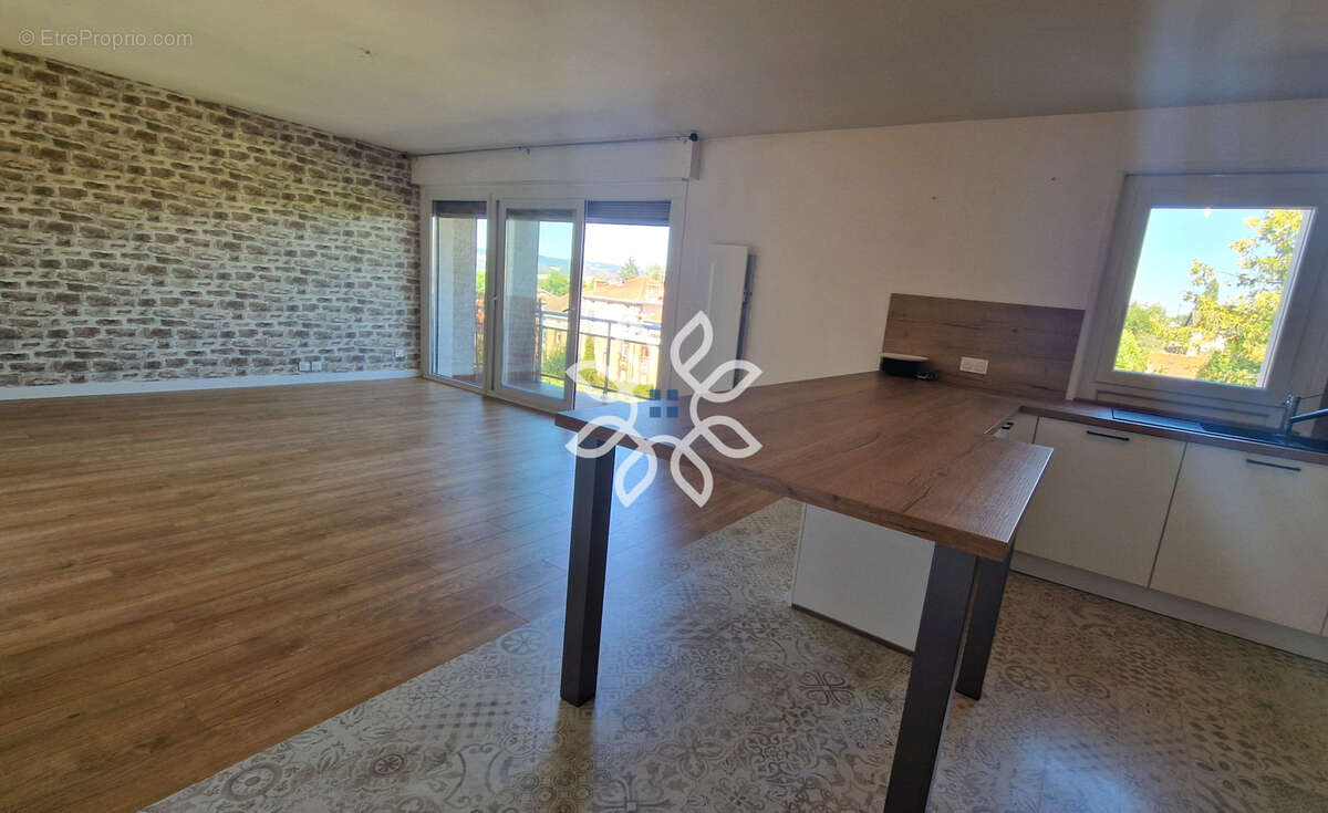 BEL APPARTEMENT F4 entièrement rénové avec GARAGE. - photo 4