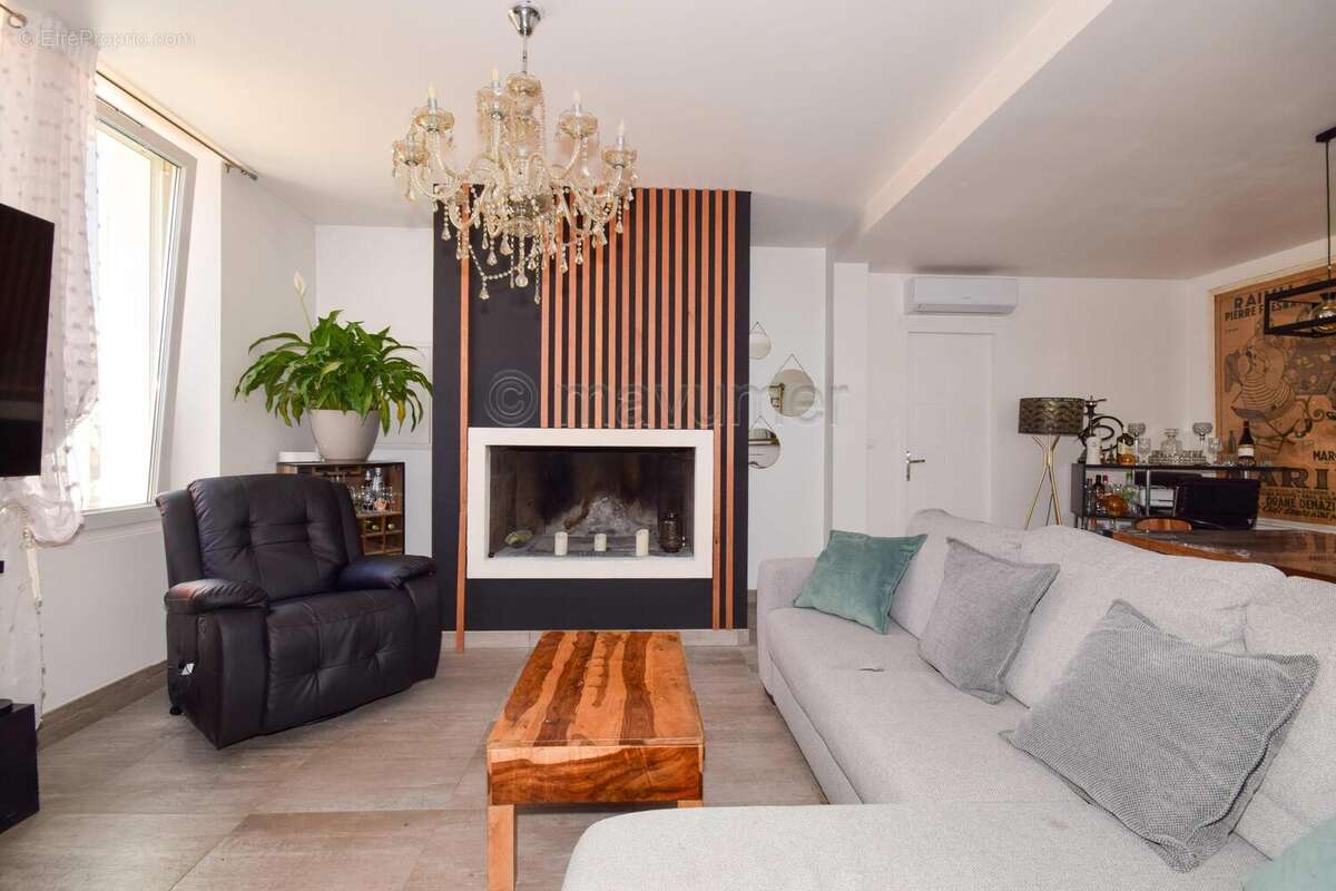 APPARTEMENT T4 ESPRIT MAISON AVEC PISCINE, JARDIN PRIVATIF DE 450 M² ET VUE MER L\'ESTAQUE  13016 Marseille n°7 - Appartement à MARSEILLE-16E