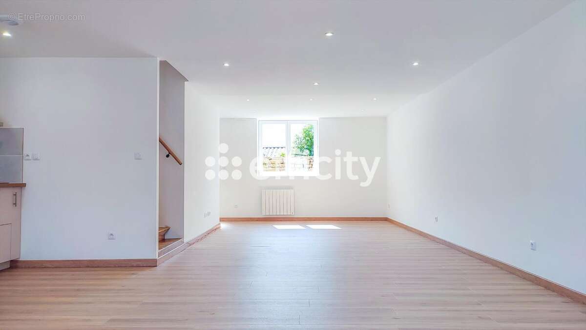 Maison à PONT-DE-VAUX