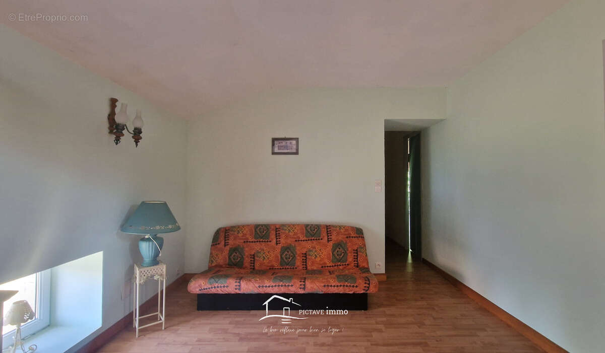 Maison de campagne avec dépendances et terrain de 1 120 m2 à Saint-Sauvant - photo 5