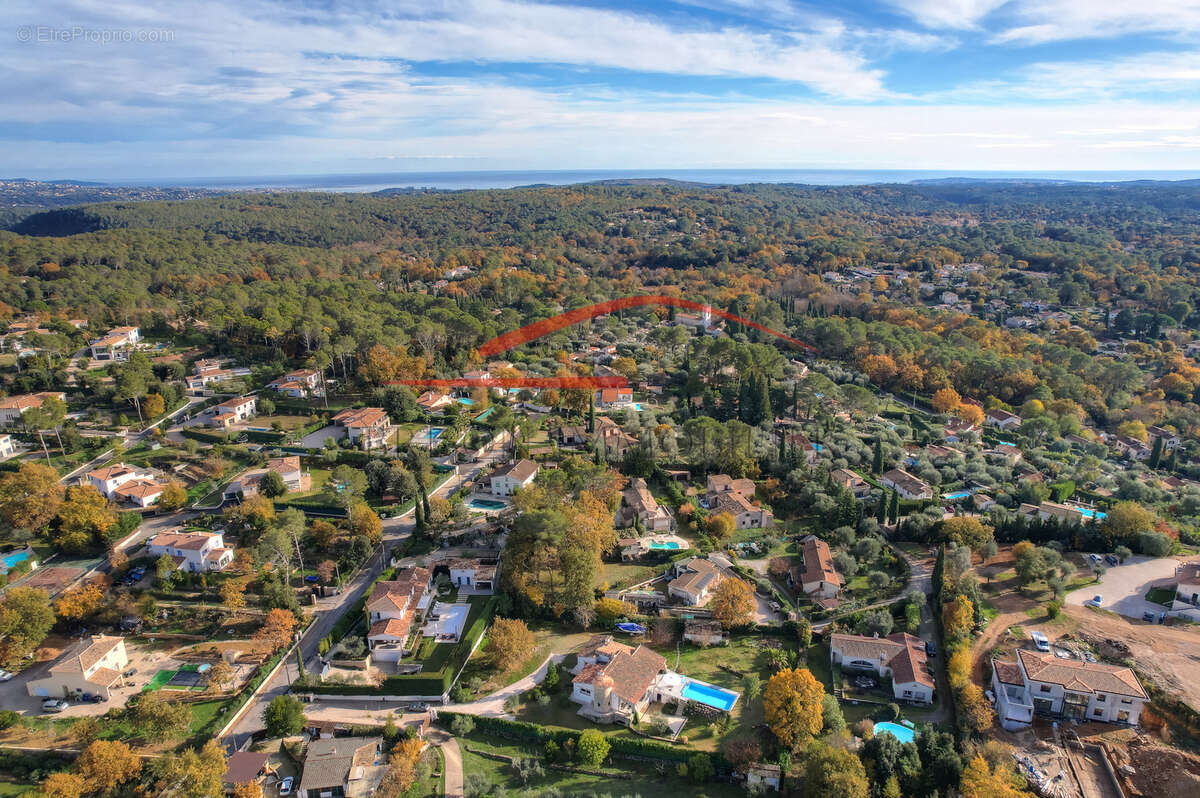 Maison à ROQUEFORT-LES-PINS