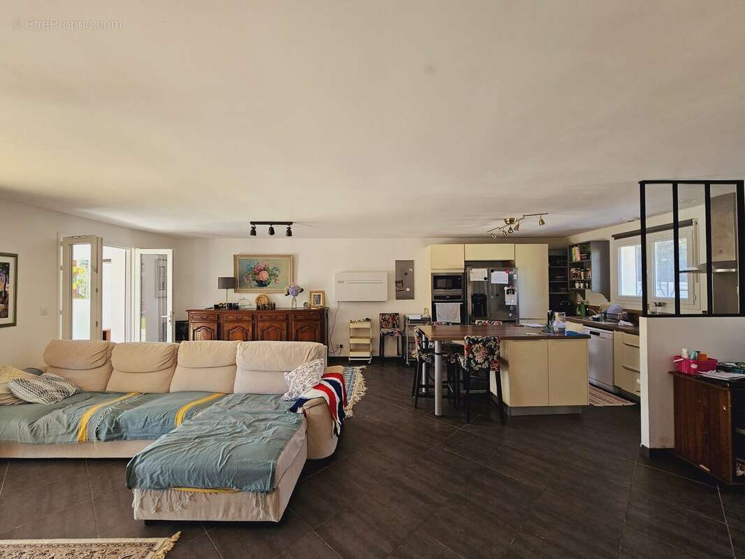 Maison à COURS-DE-PILE