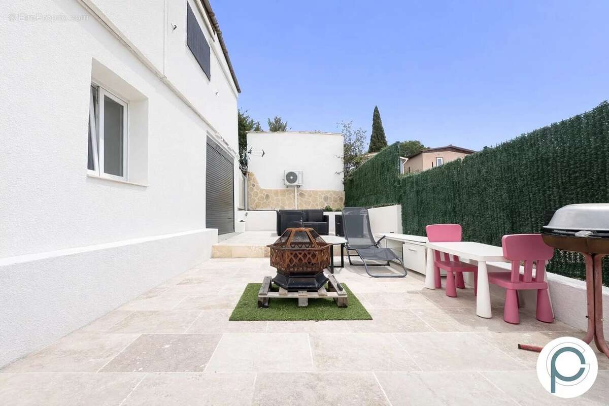 Maison à LE CASTELLET