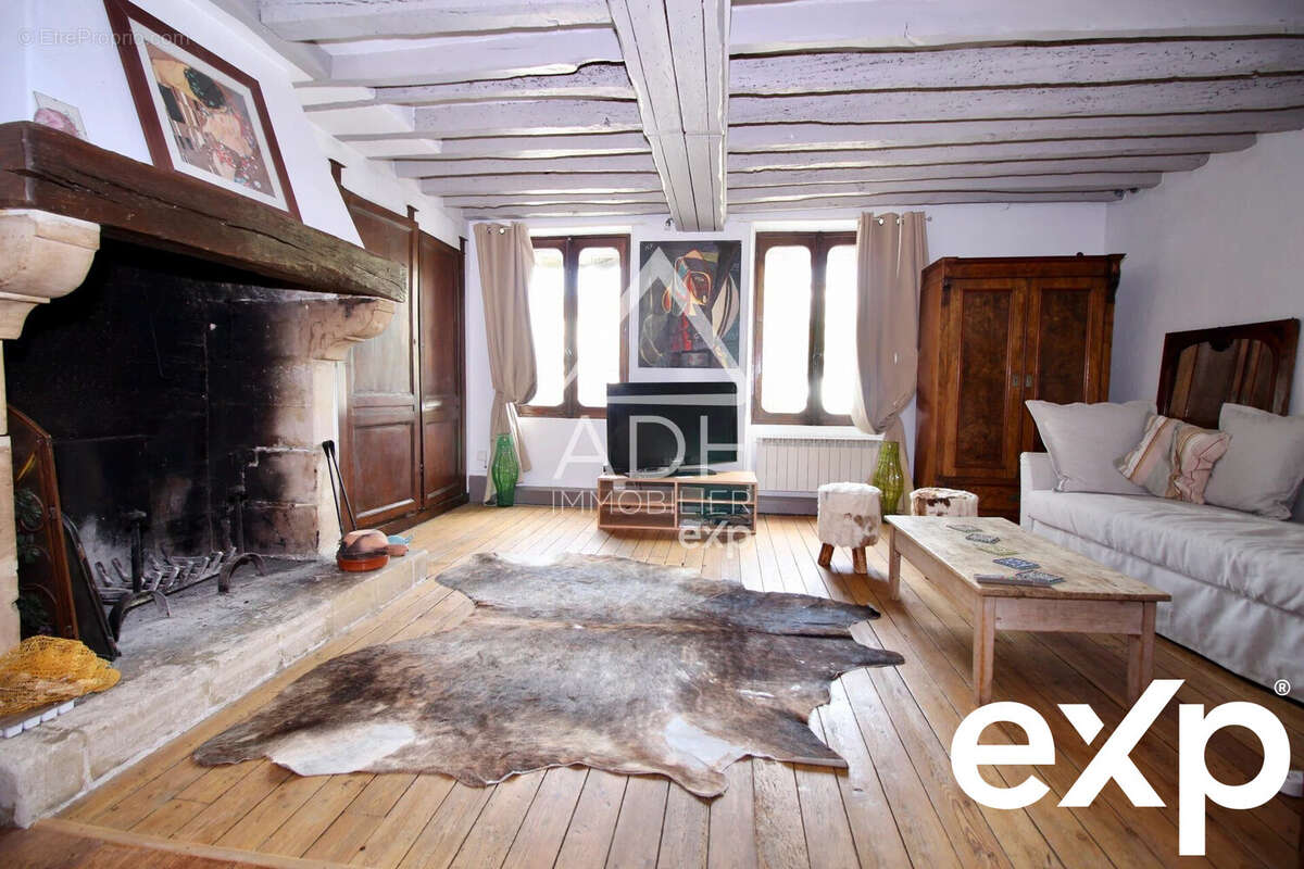 Appartement à NEAUPHLE-LE-CHATEAU