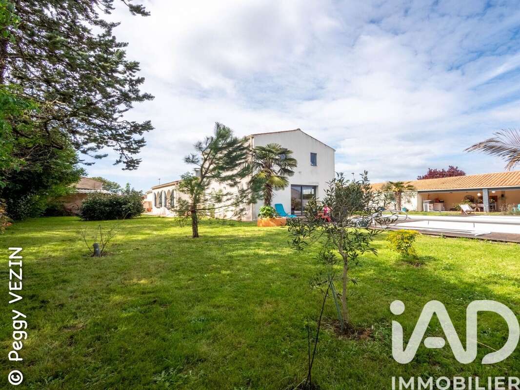 Maison 173 m² à Sainte-Soulle  - photo 5