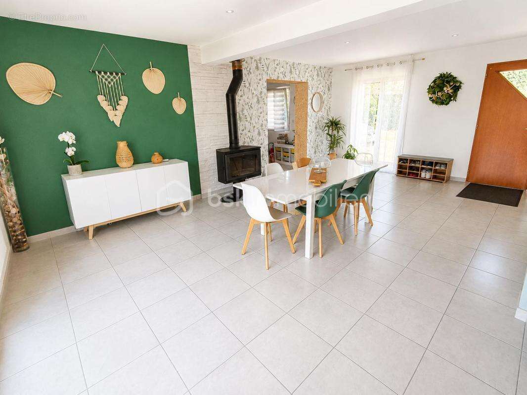 Villandry – Belle maison familiale de 144 m² avec 5 chambres, jardin et terrasse plein sud - photo 4