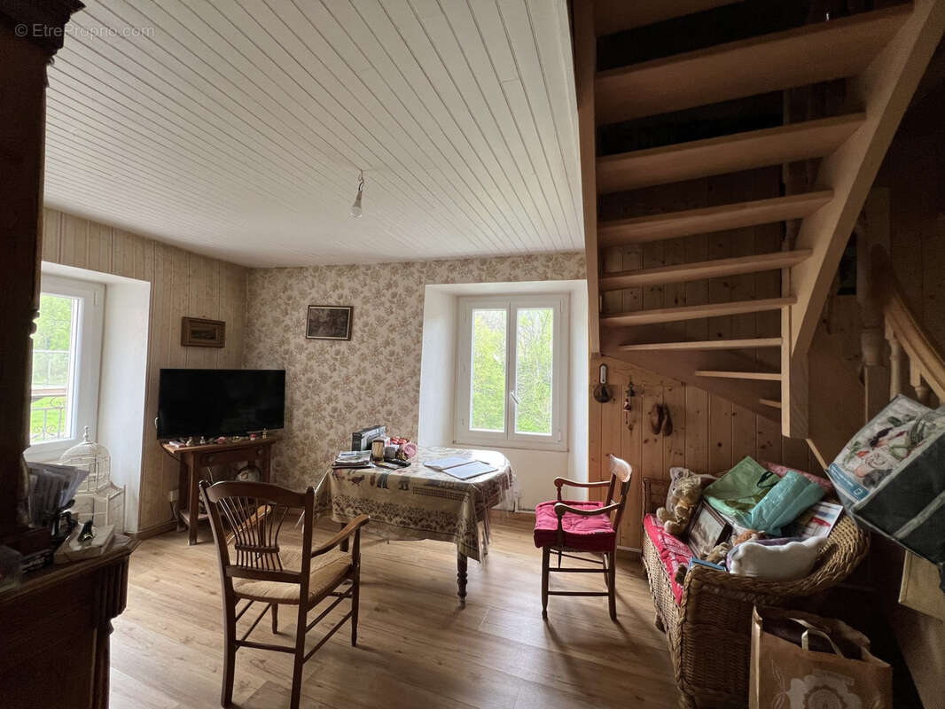 Appartement à MONTPEZAT-SOUS-BAUZON