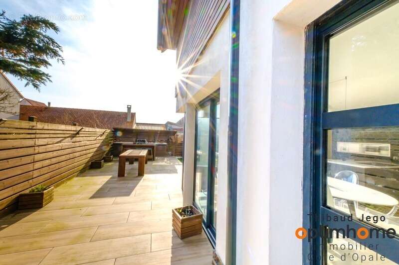 Maison contemporaine récente avec un bel extérieur et vue mer de l'étage - photo 4