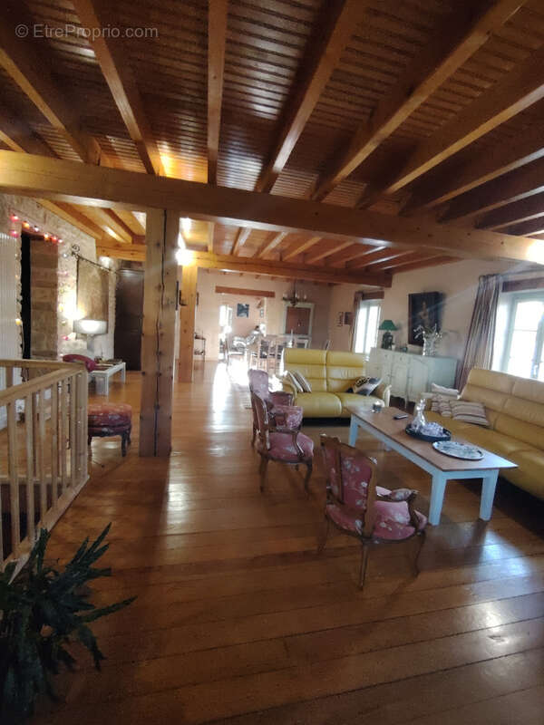 Maison à LACROIX-SUR-MEUSE