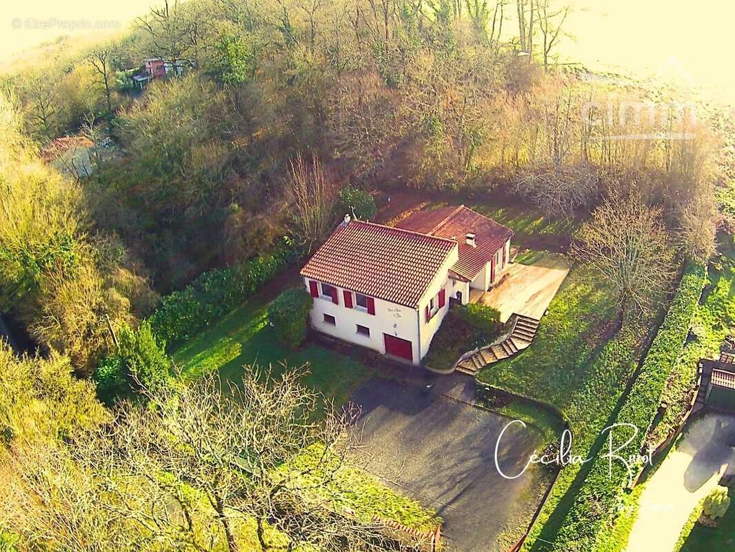 Maison à BUSSAC-SUR-CHARENTE
