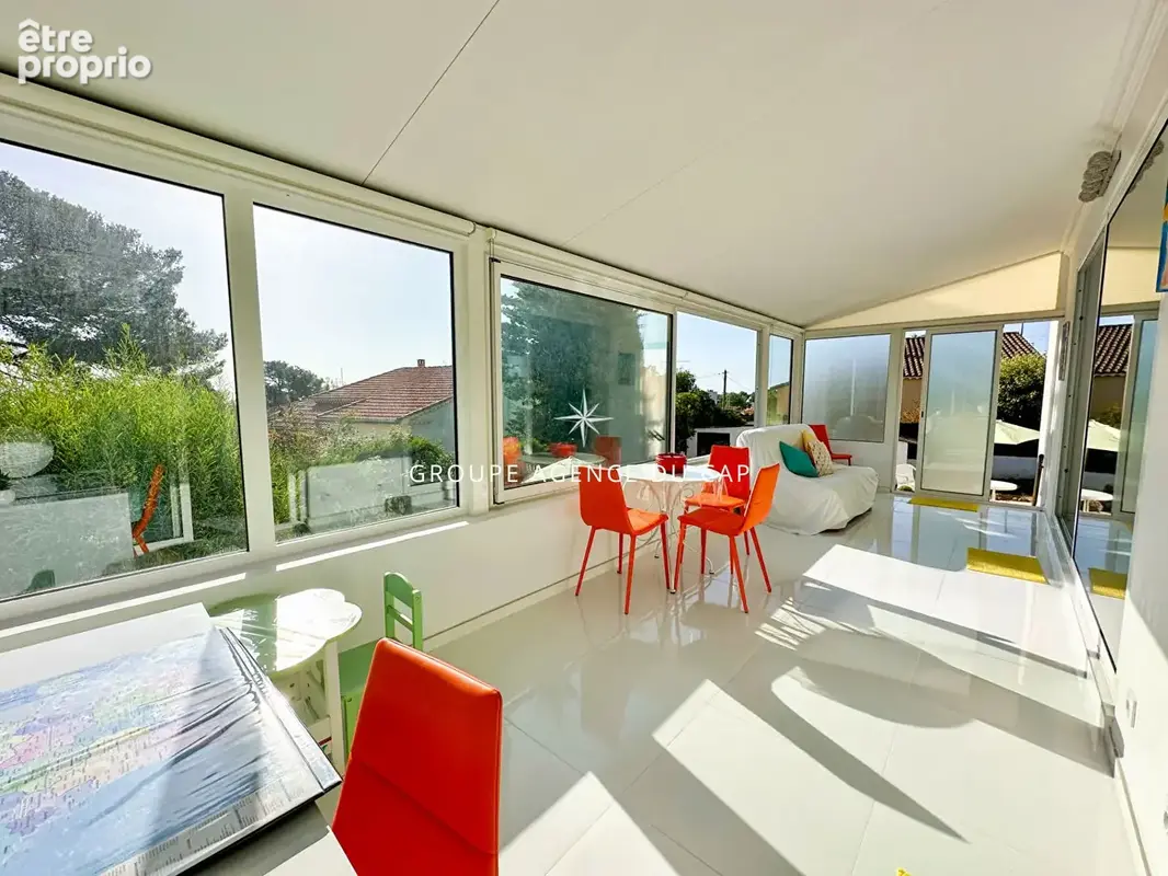 À vendre villa 4 pièces avec vue mer et studio indépendant, 15min a pied du centre ville de saint aygulf - photo 6