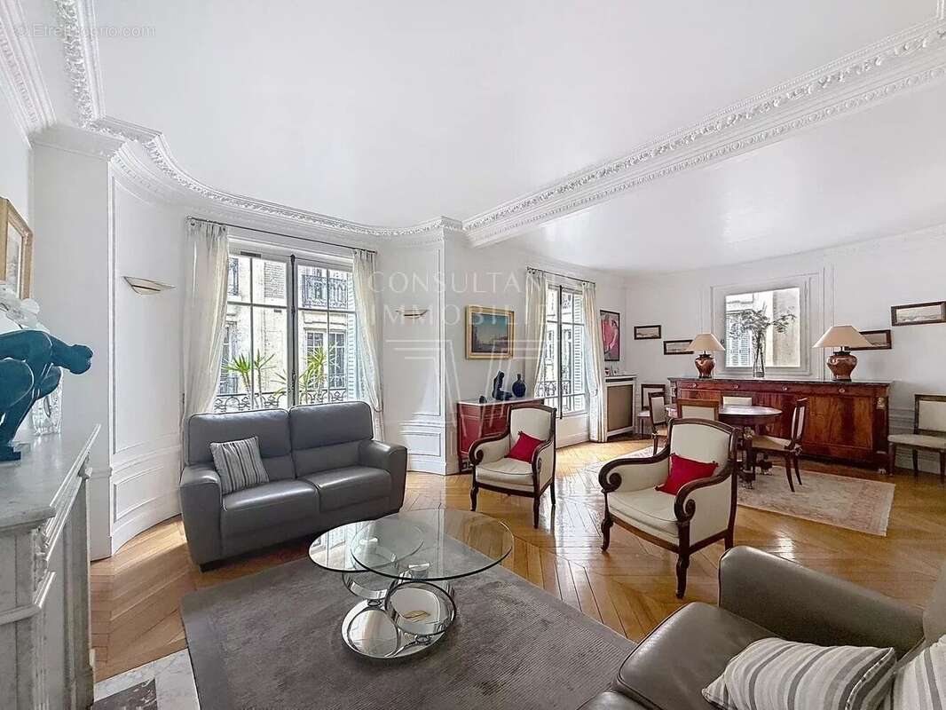 Appartement à PARIS-16E