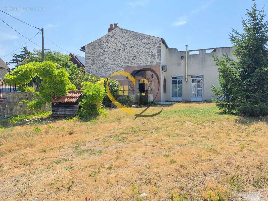 Maison de village en pierre - 124 m² - 4 chambres - terrain 2100 m² - photo 21