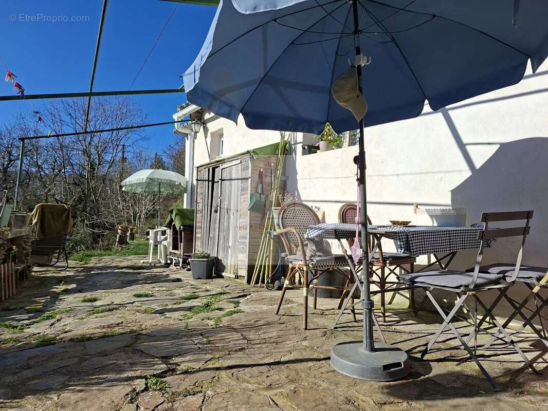 Maison à LE COLLET-DE-DEZE