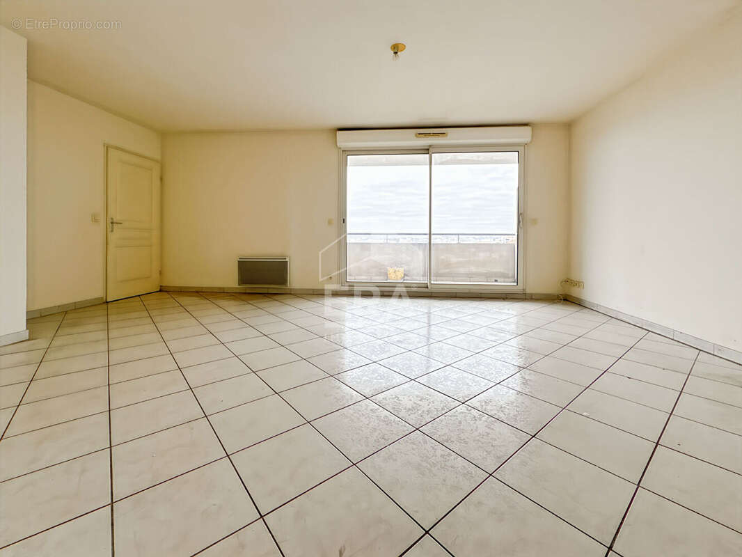 Appartement à MARSEILLE-4E