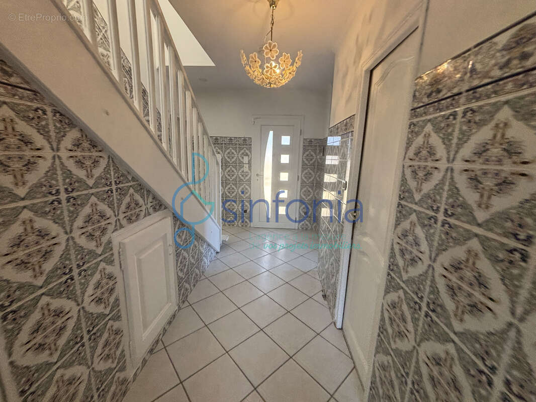 Maison à GALLARGUES-LE-MONTUEUX