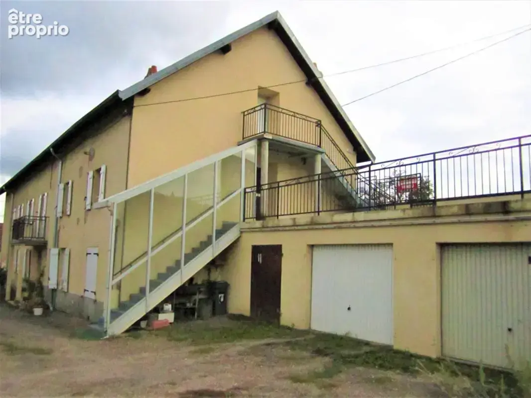 Immeuble de 430 m2 habitables composé de 4 appartements à Vesoul 70000  au prix de 197 900 Euros - photo 2
