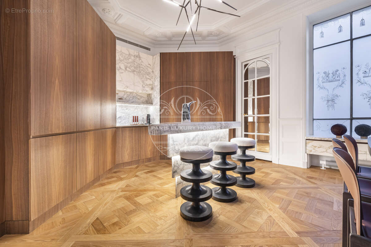 Appartement à PARIS-8E