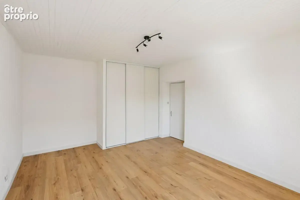 Appartement de type 2, 48m2, plein coeur du Village de la Fare Les Oliviers - photo 5