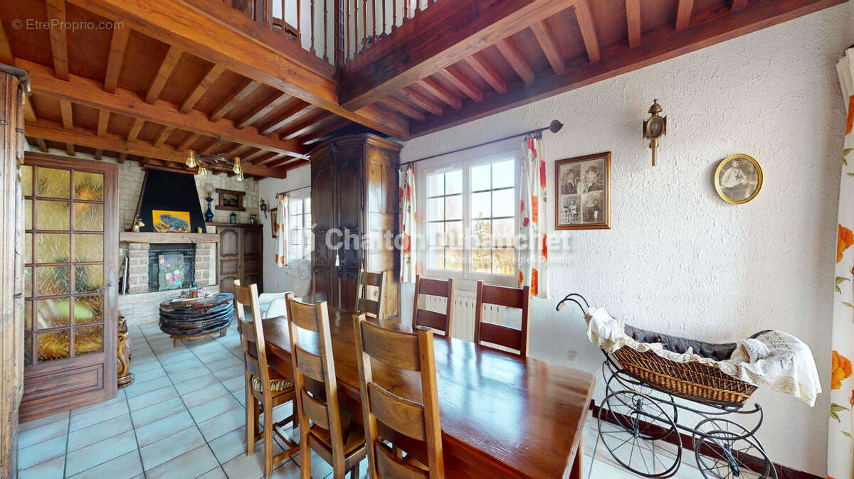 Maison à SAINT-ALBAN-LES-EAUX