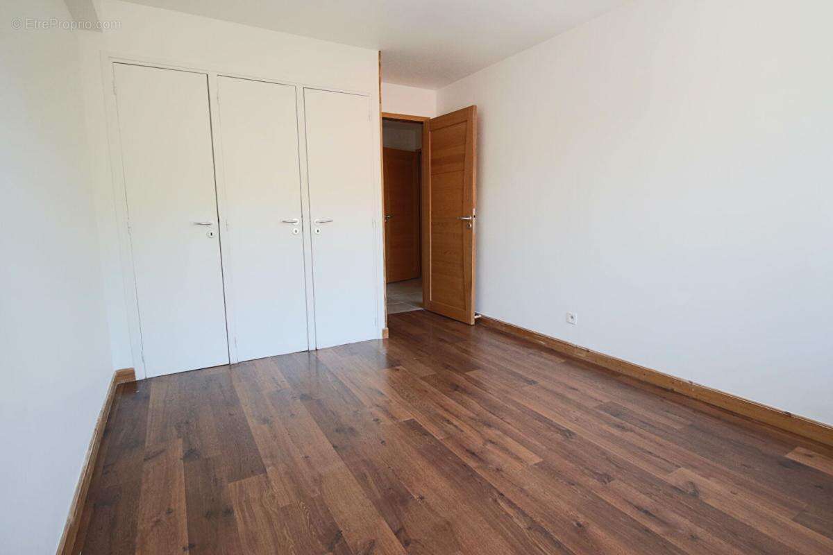 Sallanches, centre ville  appartement t3  ,64 m2 275000 euros - photo 6