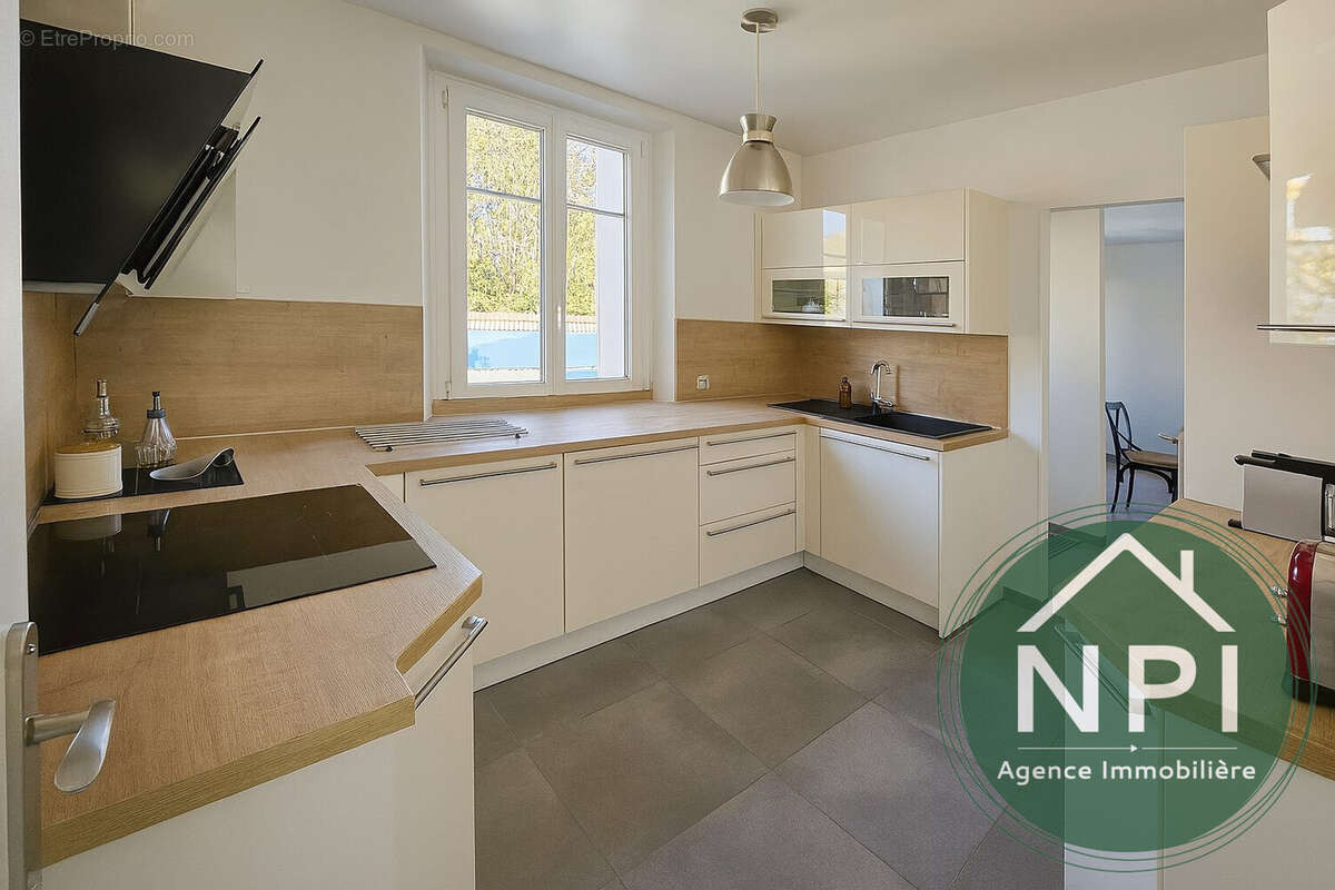 Maison à VAUX-LE-PENIL