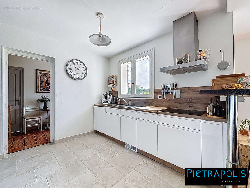 Maison 126 m² à Taluyers  - photo 6