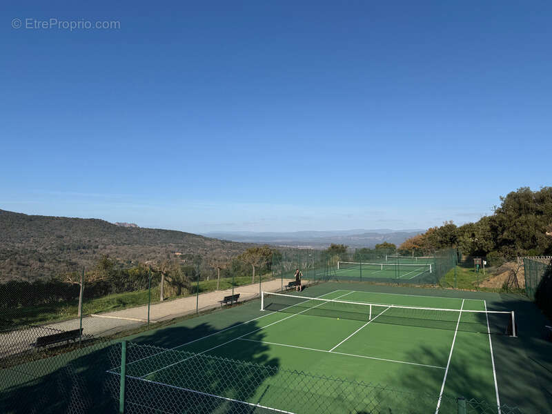 Appartement à ROQUEBRUNE-SUR-ARGENS