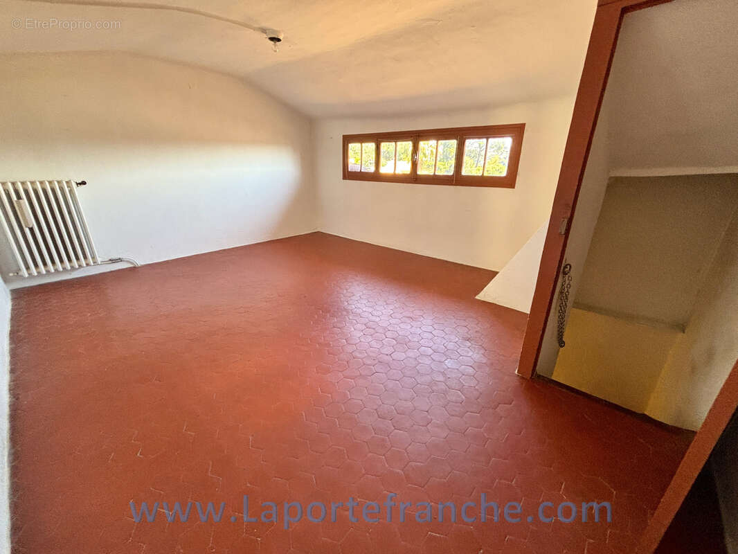 Haut de Cagnes maison 120 m2 à rénover - photo 3