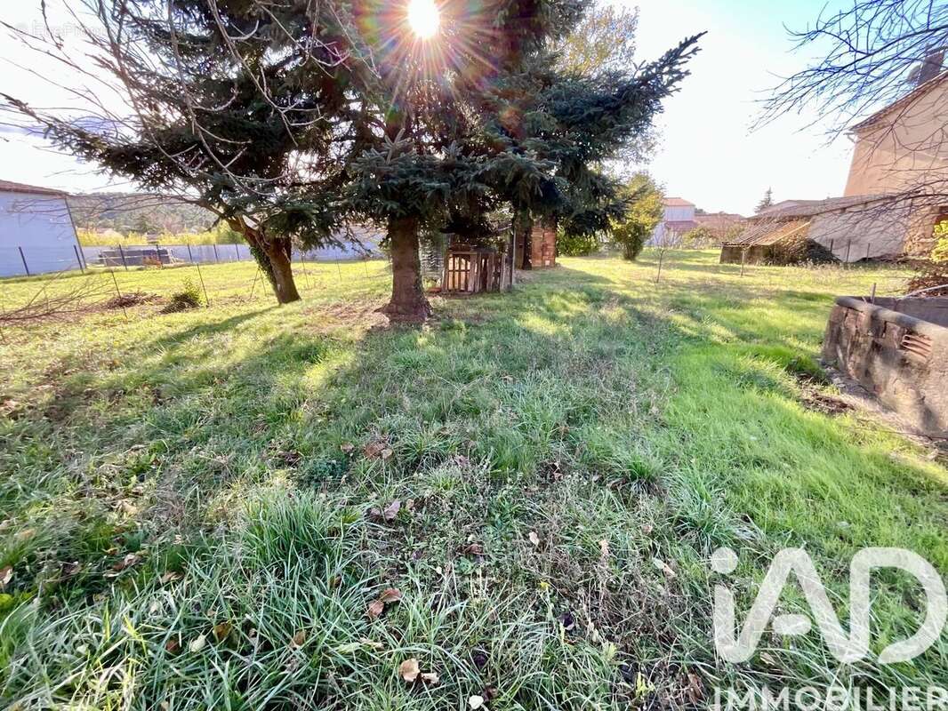 Photo 3 - Terrain à SAINT-JULIEN-LES-ROSIERS