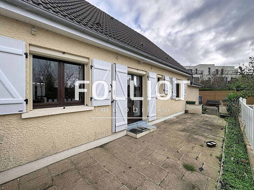 Maison à DONVILLE-LES-BAINS