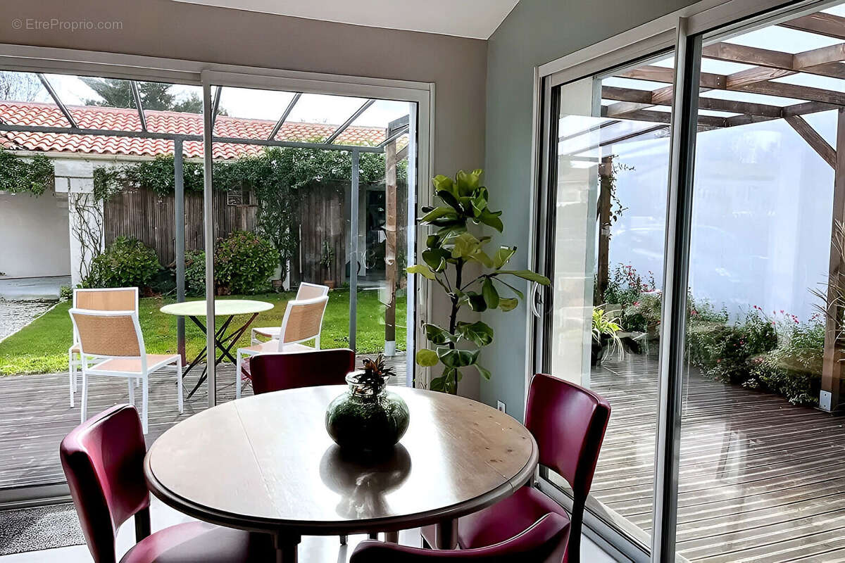 Maison à SAINTE-SOULLE