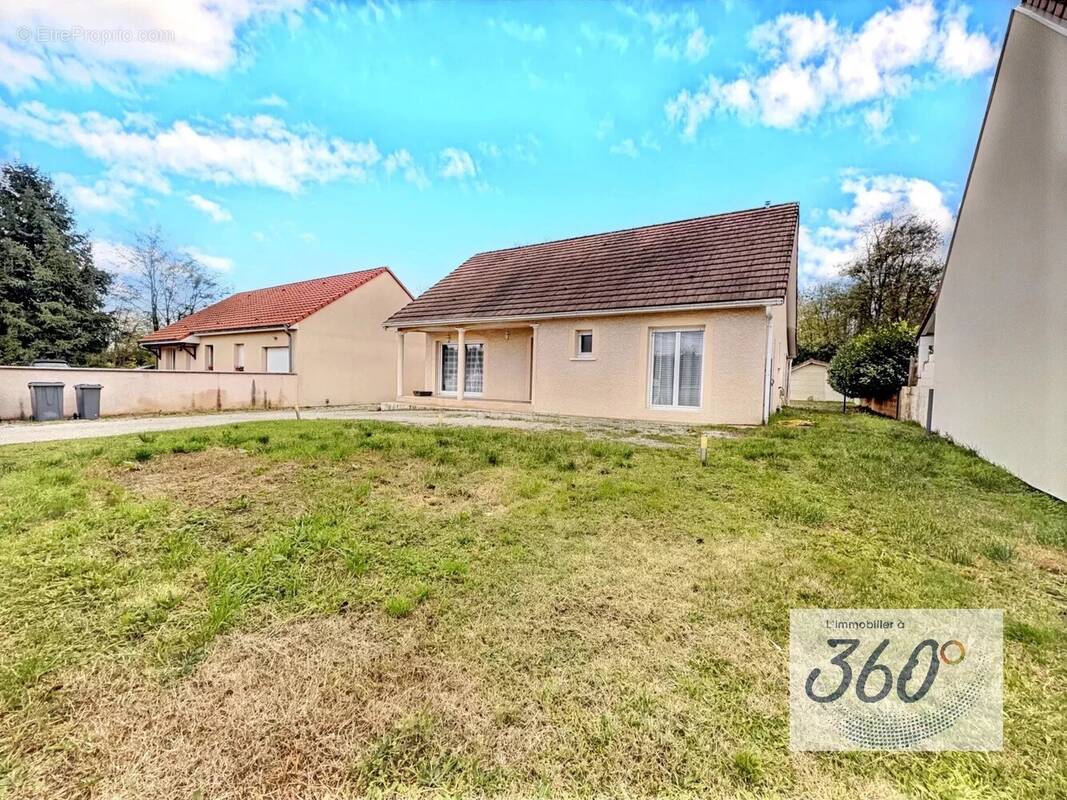 Maison à OUROUX-SUR-SAONE