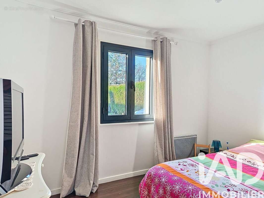 Photo 9 - Maison à LE MESNIL-SAINT-DENIS