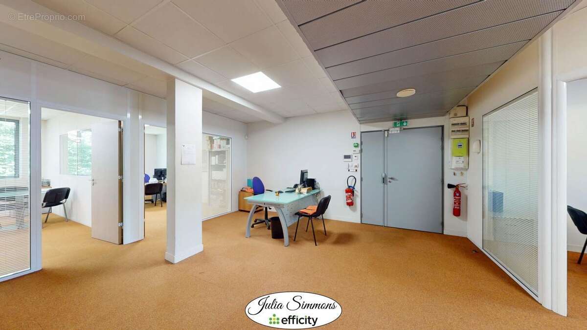 Commerce 144 m² à Bois-D'arcy  - photo 4