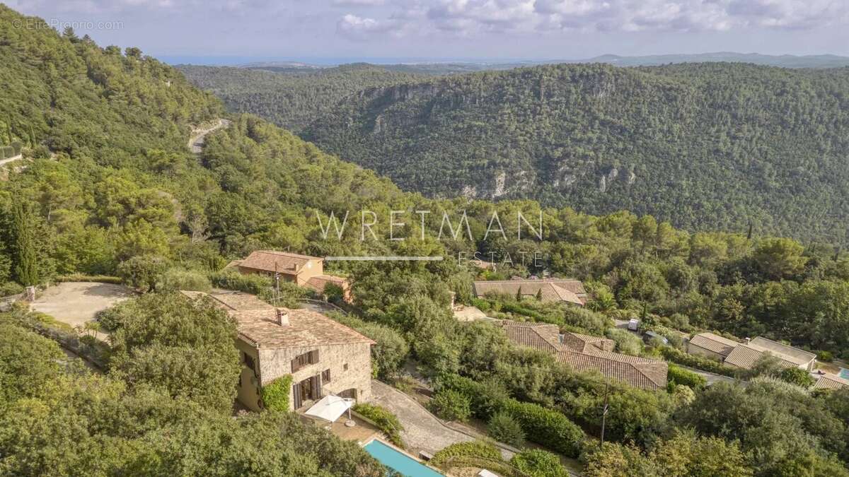Maison à TOURRETTES-SUR-LOUP