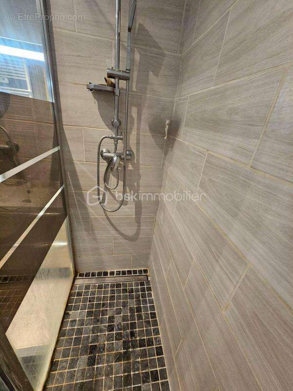 T4 de 78 m² avec ascenseur, balcon, cave et vue panoramique sur les Pyrénées - photo 7