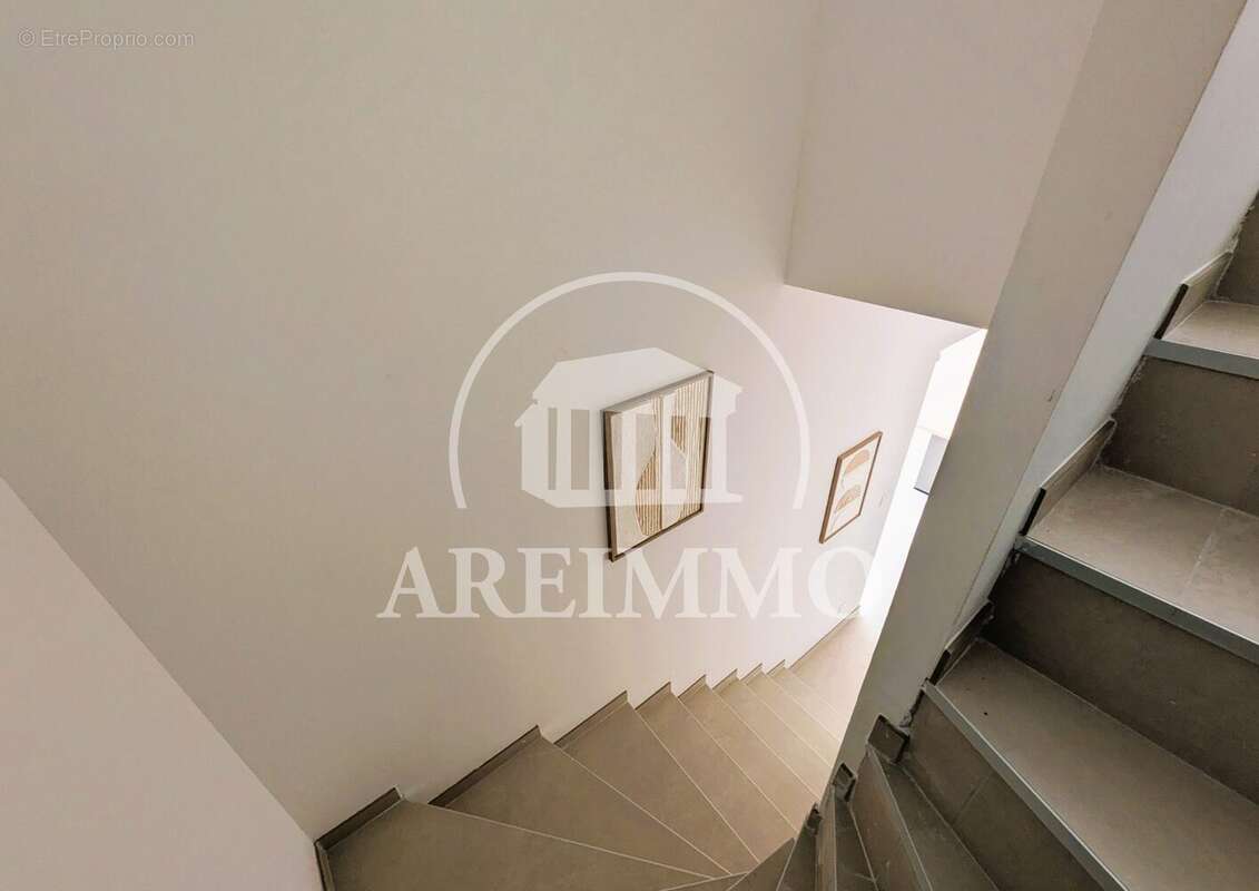 Maison 143 m² à Saint-Martin-De-Londres  - photo 9