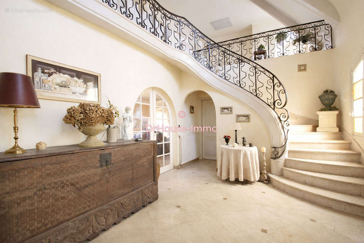 Maison 320 m² à Beaumont-Le-Roger  - photo 2