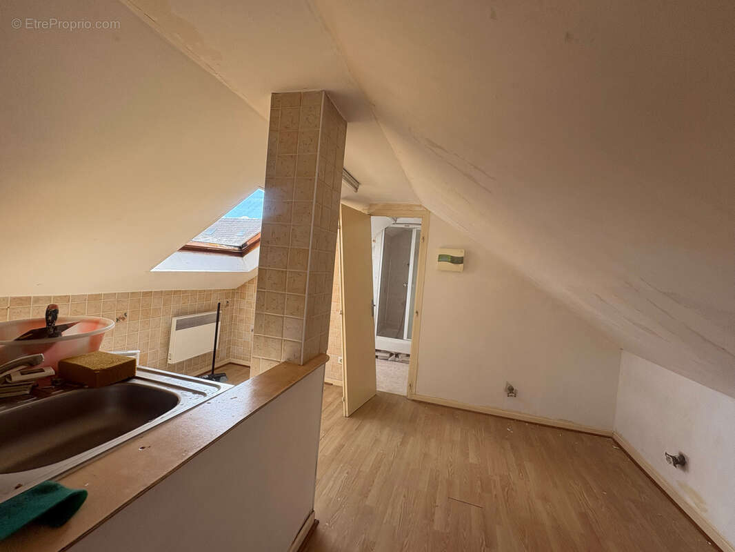 Centre de Ronchamp - Immeuble de rapport avec local commercial et deux appartements - photo 9