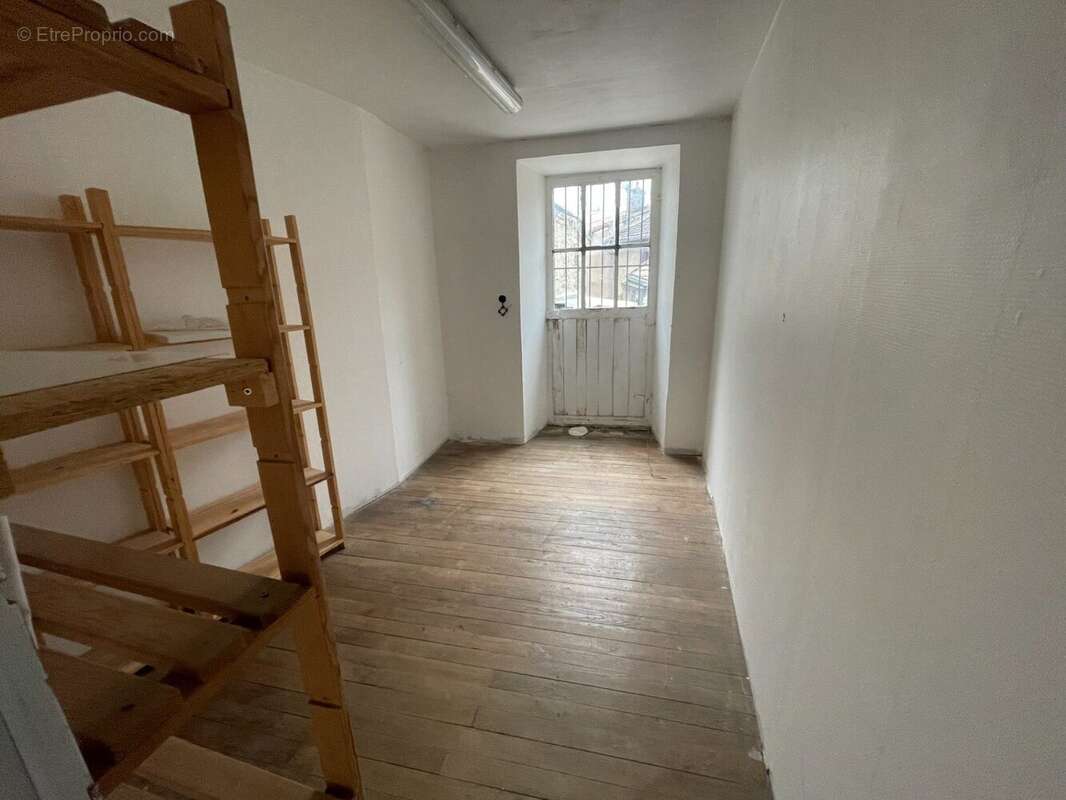 Commerce à PONTAUMUR