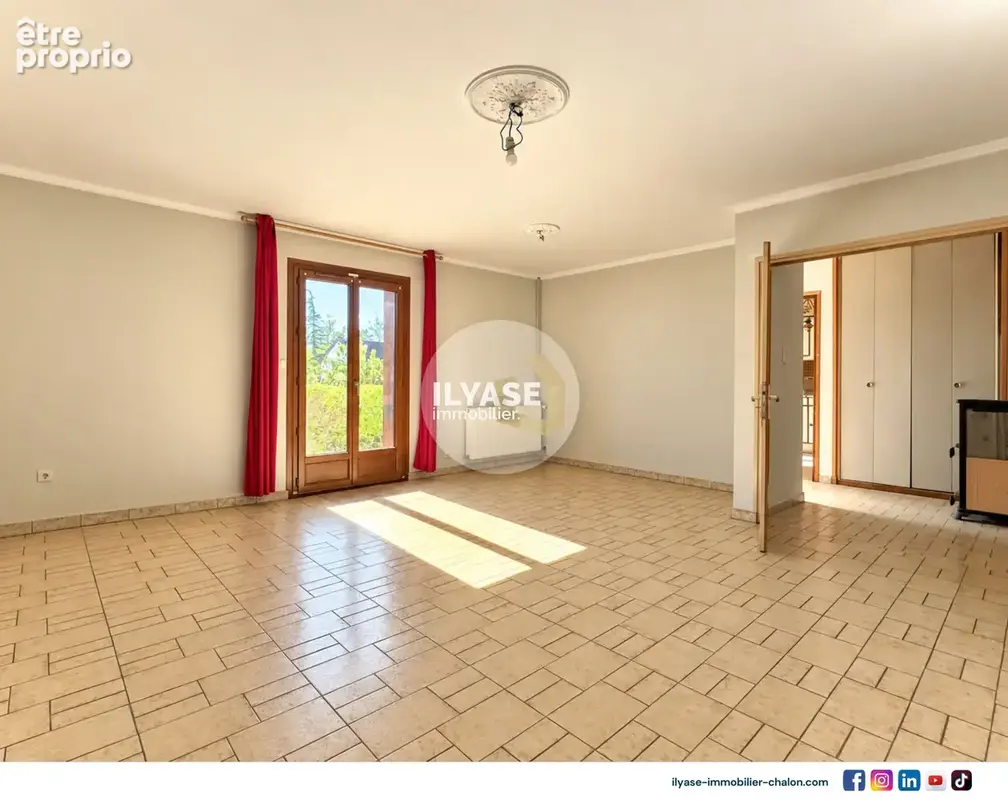 Maison avec 5 chambres, 2 salles d’eau et terrain de 1 358 m2 - photo 7