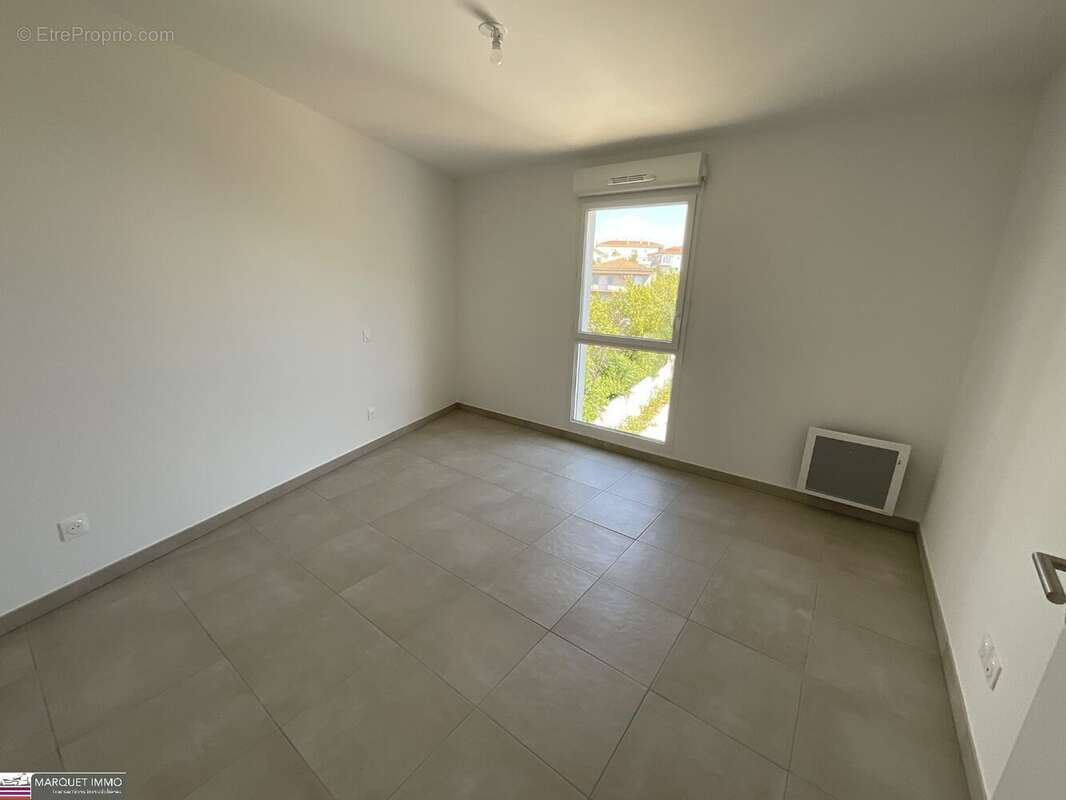 APT T4 offrant 86 m² avec terrasse 13 m² et 12 m² et parking au 3° étage avec ascenseur... - photo 15