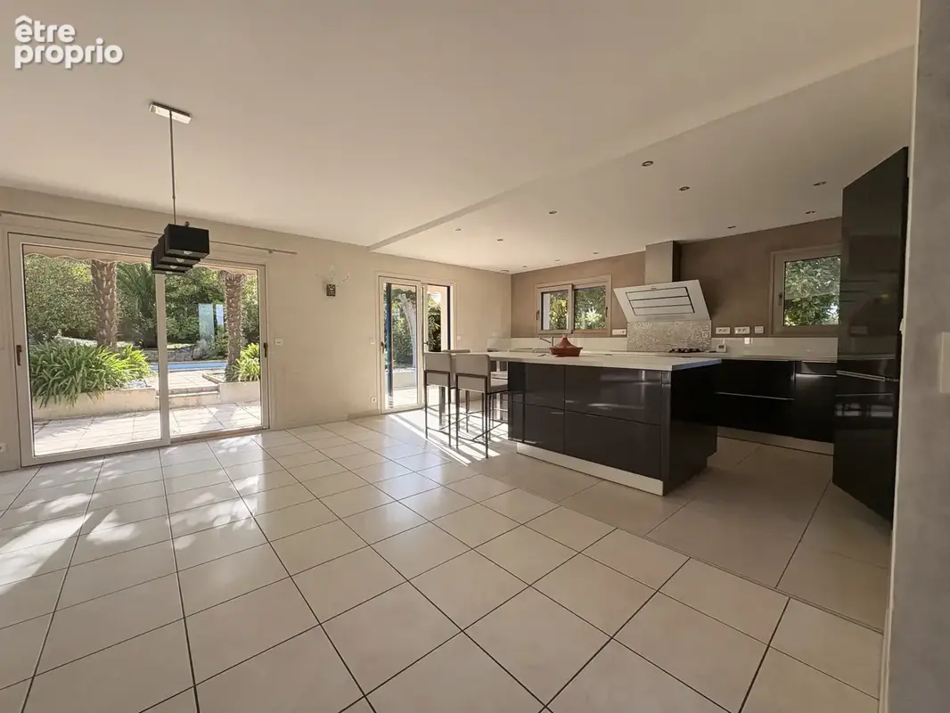 Élégante villa contemporaine avec piscine chauffée, proche plages - photo 2