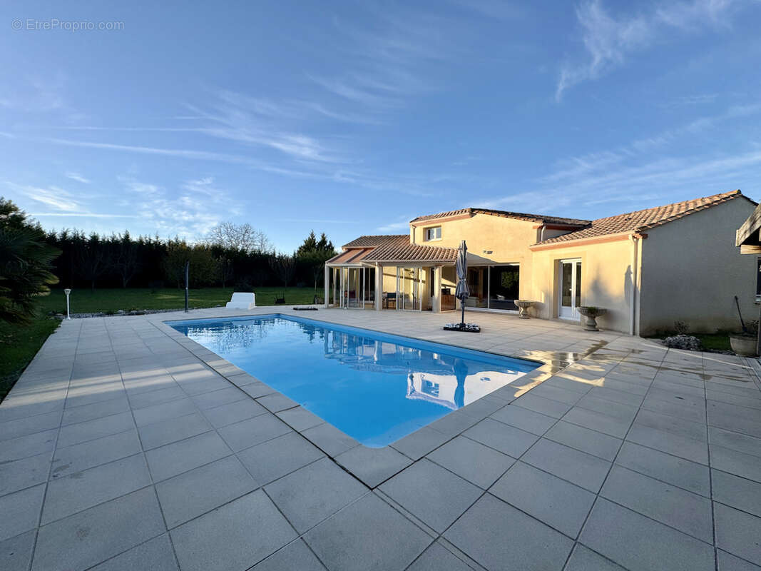 Maison à SAINT-ETIENNE-DE-FOUGERES